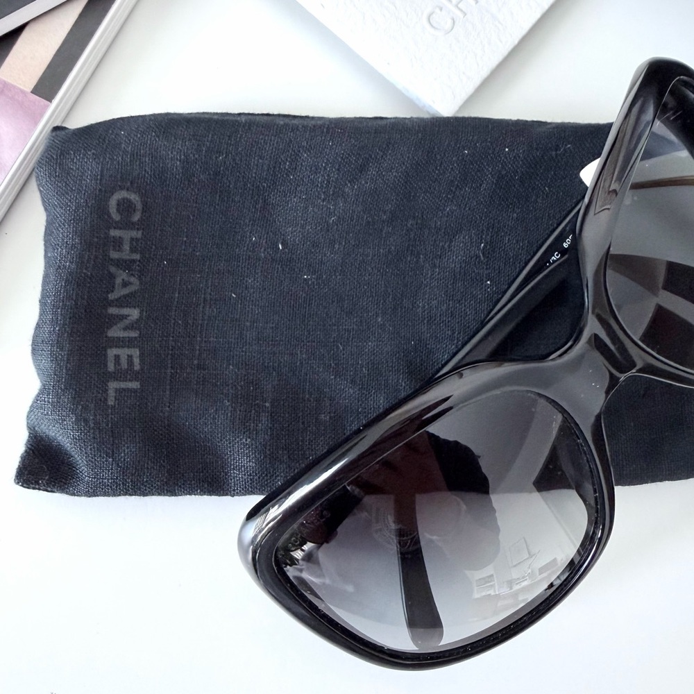 Chanel CC Logo Ribbon‎ Black Acetate Oversized Sunglasses - Picture 6 of 9